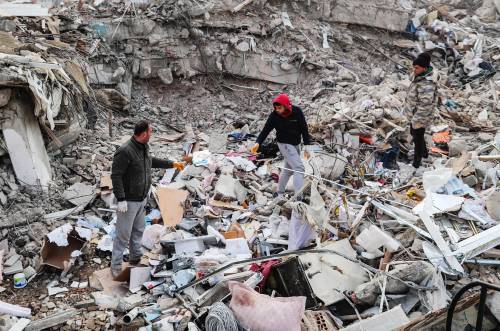 Si aggrava il bilancio del terremoto: quasi 39mila vittime in Turchia e Siria